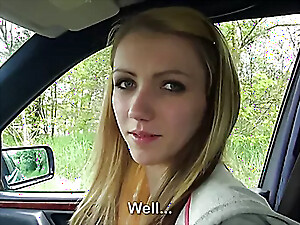 Uma adolescente deslumbrante é fodida em um carro, resultando em prazer intenso.