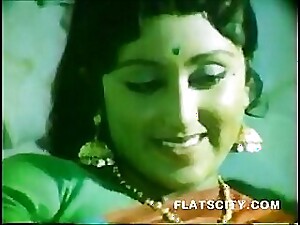 昆瓦里的新娘沉迷于热辣的拍摄中,在这个Mingle desi的电影中展示她的曲线和诱人的魅力。