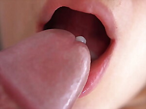 Mute chubby stomas receive tongue shower, leading to a messy close-up cumshot in this explicit video.