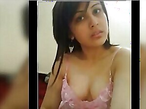 नेहा को एक नवागंतुक द्वारा बाहर चोदा जाता है, हिंदी ऑडियो चलाता है।
